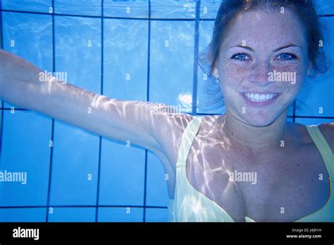 schwimmbad voyeur|Pool Voyeuring